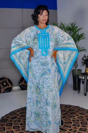 Kaftan bleu céleste à motifs floraux